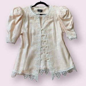 VINTAGE CACHET COQUETTE STYLE PASTEL LACE PUFF SHOULDER TOP WITH SINCHED WAIST